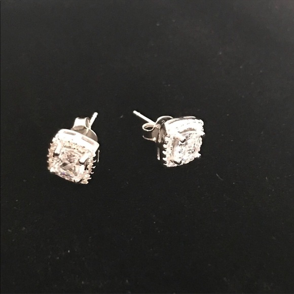 New Halo Stud Sterling Earrings Swarovski Crystals - Picture 3 of 7